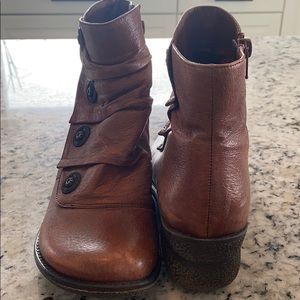 Adorable like new Miz Mooz Boots